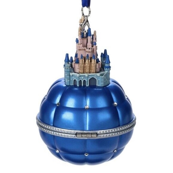 Walt Disney World Cinderella Castle Engagement Ring Holder Ornament - NEW - Picture 2 of 4